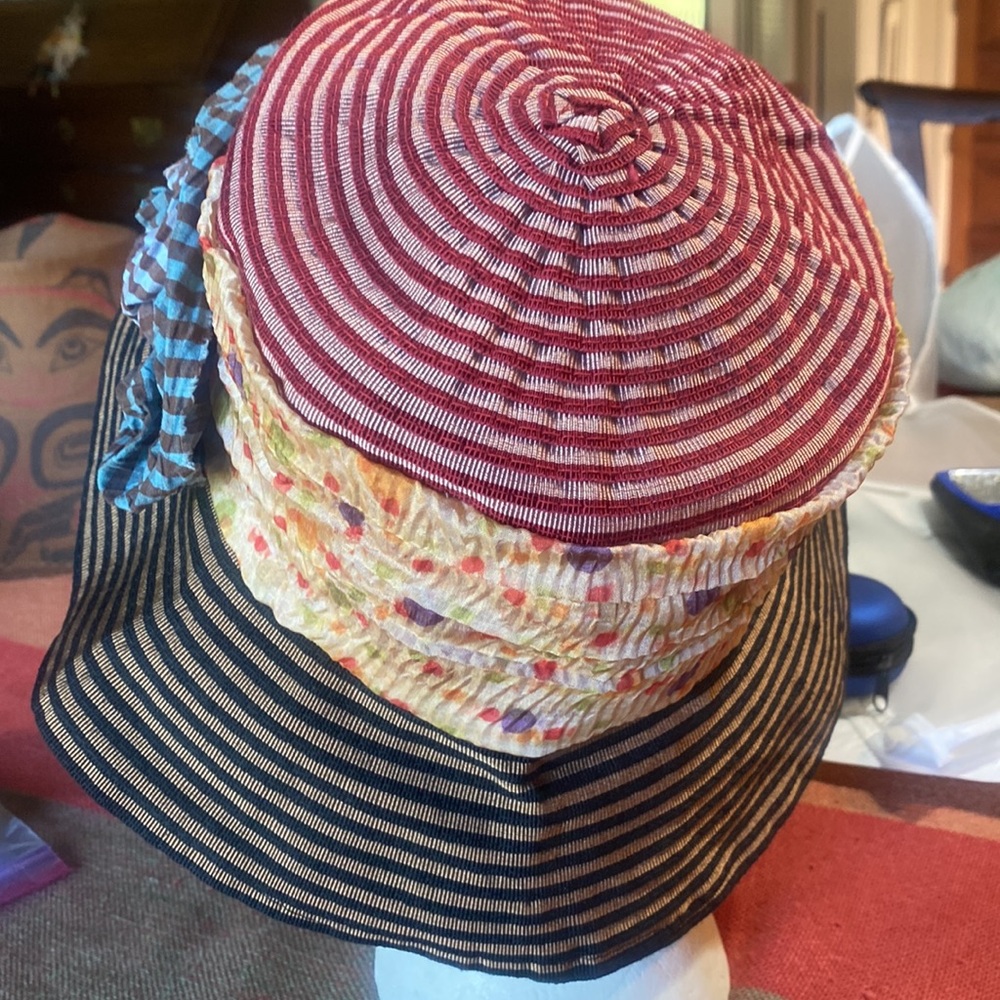 Adorable Cotton Poly Hat! By Grevi. Made in Italy - Picture 4 of 7